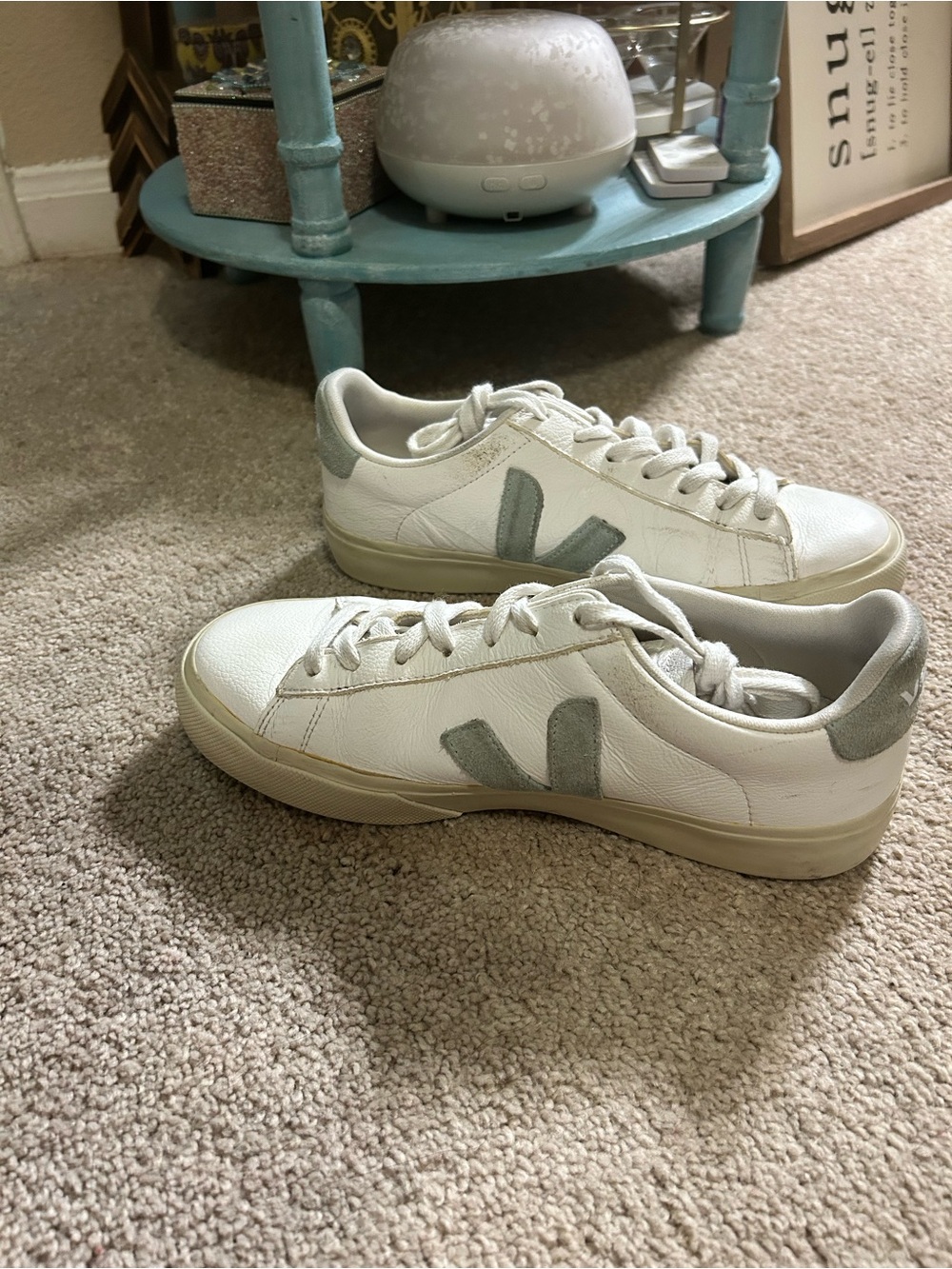 Veja Campo leather sneakers in white with a matcha green suede logo Size 8